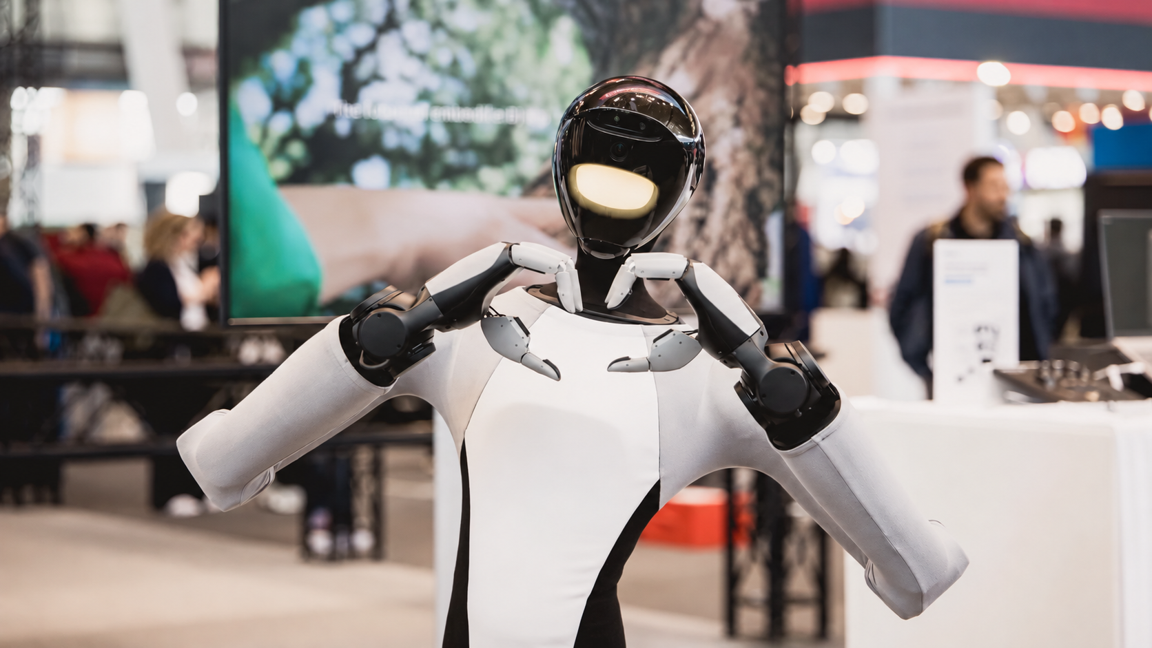 Humanoider Roboter auf einer Messe