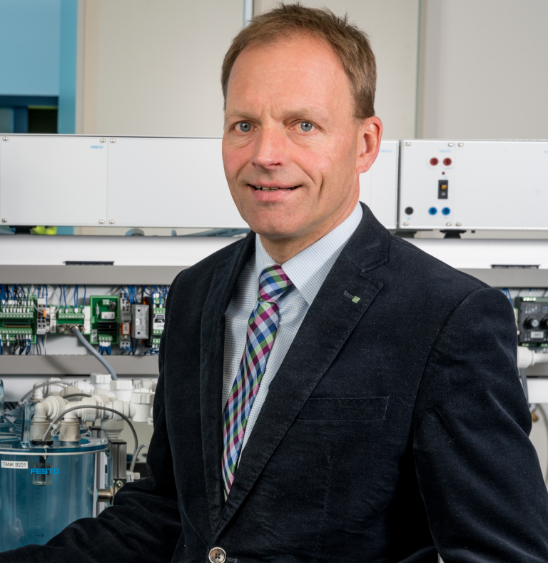Dr. Olaf Sauer
